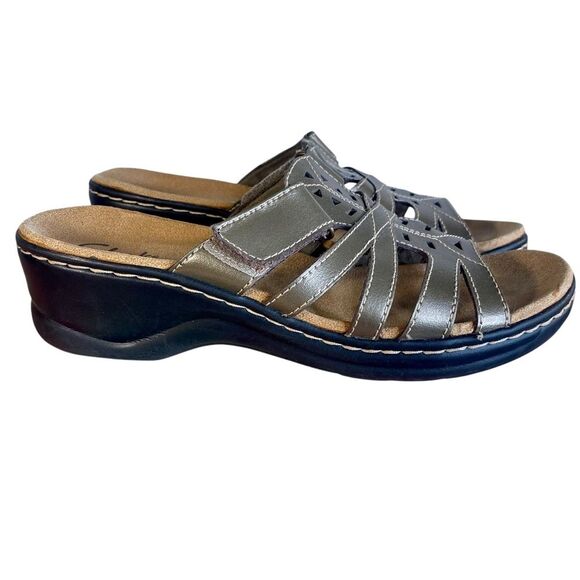 Clarks Bendable Wedge Heel Leather Sandals Womens Size 7.5 Slip On Style Bronze - Picture 1 of 10